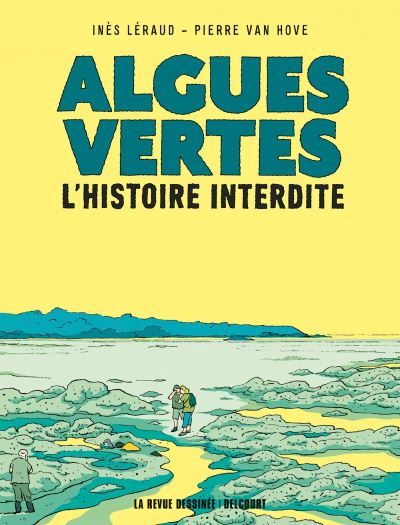 Couverture de la BD Algues Vertes d'Inès Léraud et Pierre Van Hove. promeneurs sont sur une plage recouvertes d'algues vertes. La couverture est dans les tons jaunes.